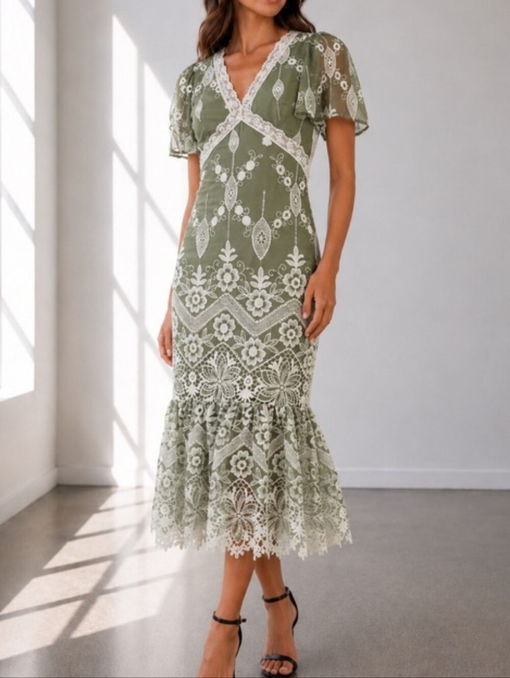 NEW BOUTIQUE | Embroidered Sheath Dress